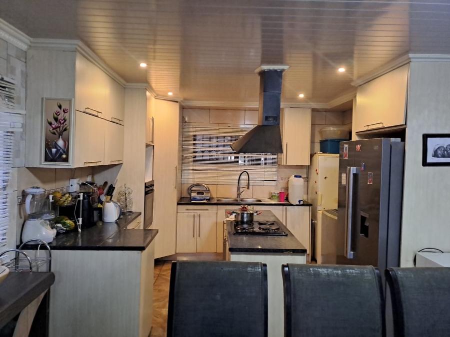 To Let 3 Bedroom Property for Rent in Geelhoutpark North West